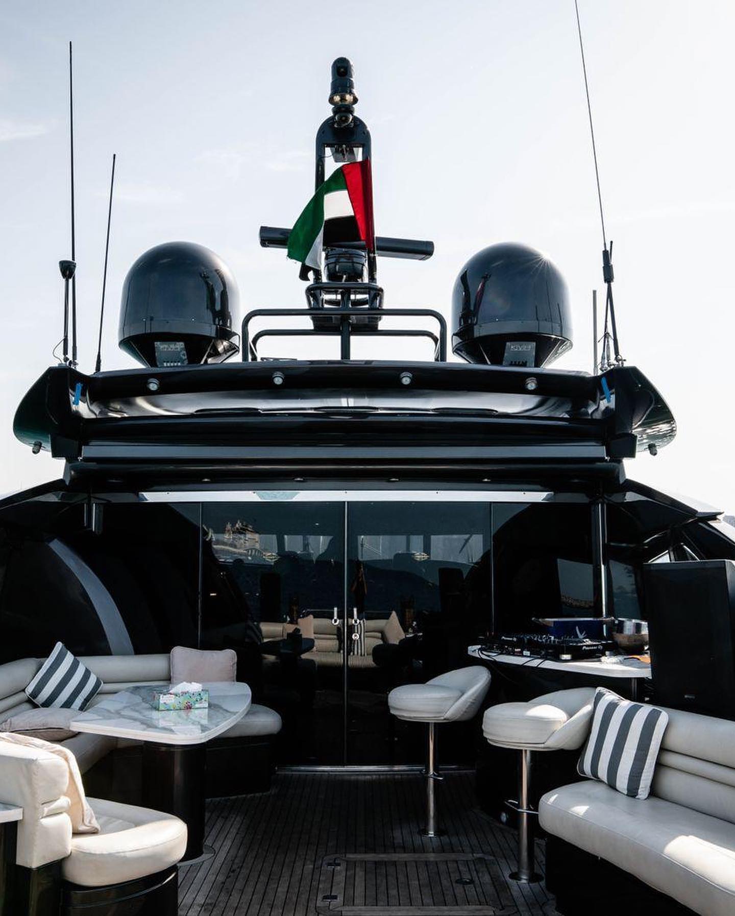 95 FT Sunseeker Black Predator